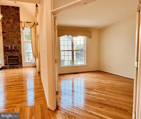 Entry Way - 7615 Mcweadon Ln, Springfield, VA 22150 photo 4 of 13