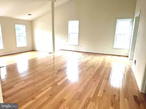 Living - 7615 Mcweadon Ln, Springfield, VA 22150 photo 4 of 10