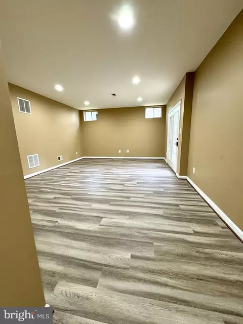 Living - 7615 Mcweadon Ln, Springfield, VA 22150 photo 10 of 10
