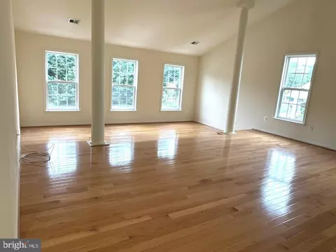 Living - 7615 Mcweadon Ln, Springfield, VA 22150 photo 5 of 10