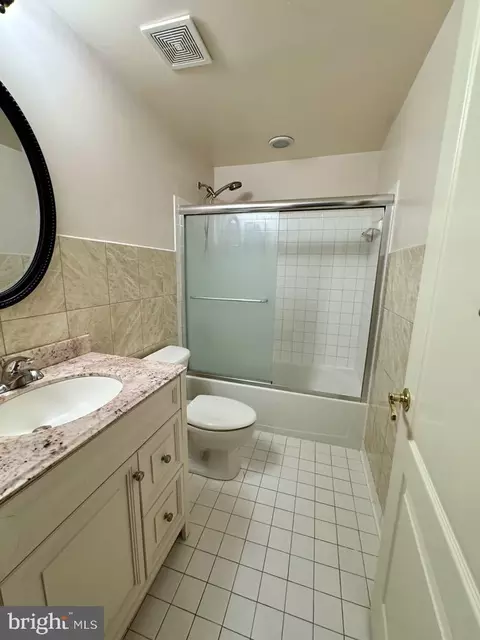 Bath - 7615 Mcweadon Ln, Springfield, VA 22150 photo 11 of 12
