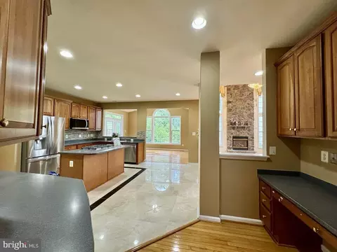 Entry Way - 7615 Mcweadon Ln, Springfield, VA 22150 photo 6 of 13