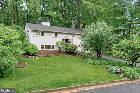 3608 Whispering Ln, Falls Church, VA 22041