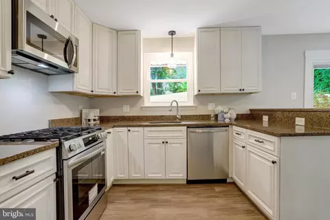 7507 Mendota Pl, Springfield, VA 22150 photo 13