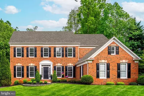 12185 Wild Horse Dr, Fairfax, VA 22033