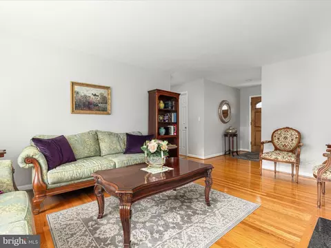 5226 Easton Dr, Springfield, VA 22151 photo 3