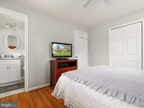 5226 Easton Dr, Springfield, VA 22151 photo 12
