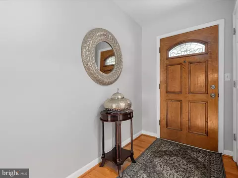 5226 Easton Dr, Springfield, VA 22151 photo 2