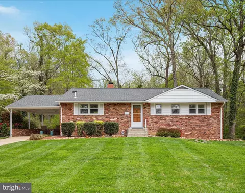 5226 Easton Dr, Springfield, VA 22151