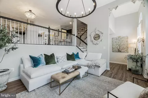 1885 Crescent Park Dr, Reston, VA 20190 photo 2