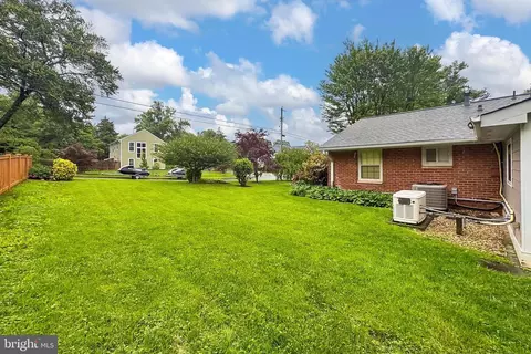 Exterior - 5000 Terrell St, Annandale, VA 22003 photo 5 of 8
