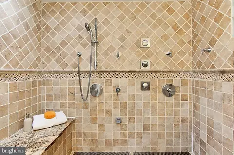 Bath - 5000 Terrell St, Annandale, VA 22003 photo 3 of 5