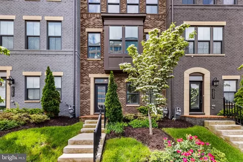 13244 Woodland Pond Pl, Herndon, VA 20171
