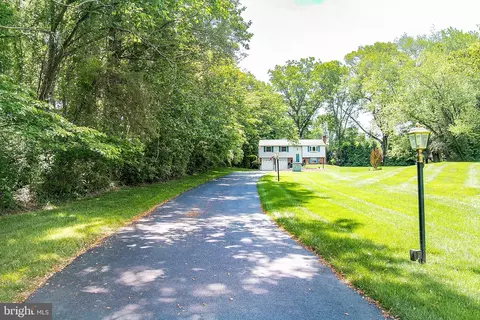 10411 Cavalcade St, Great Falls, VA 22066