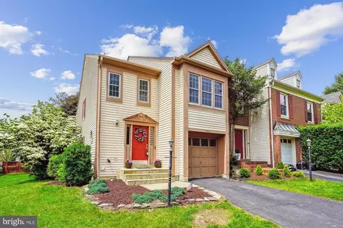3856 Waythorn Pl, Fairfax, VA 22033