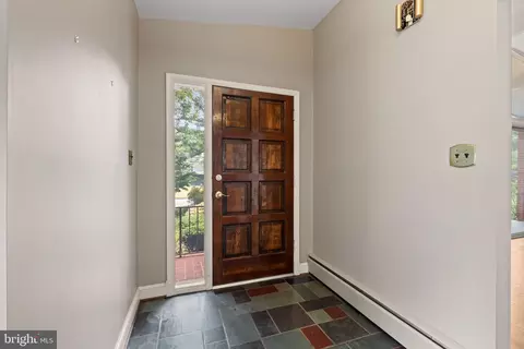 6802 Nesbitt Pl, Mclean, VA 22101 photo 4