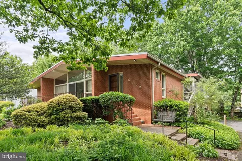 6802 Nesbitt Pl, Mclean, VA 22101 photo 2