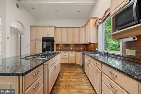 6802 Nesbitt Pl, Mclean, VA 22101 photo 14