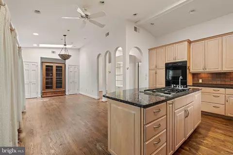 6802 Nesbitt Pl, Mclean, VA 22101 photo 13