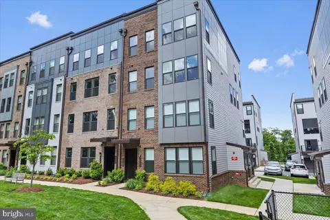 12132 Loblolly Dr #31, Fairfax, VA 22033