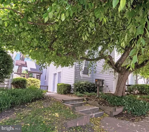 10096 Oakton Terrace Rd #10096, Oakton, VA 22124