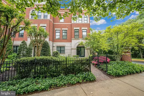 12122 Kinsley Pl, Reston, VA 20190