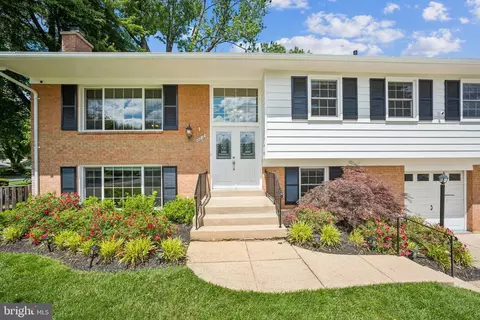 8818 Olympia Fields Ln, Vienna, VA 22182