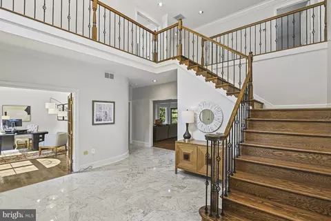 Entry Way - 1016 Bellview Rd, Mclean, VA 22102 photo 3 of 9