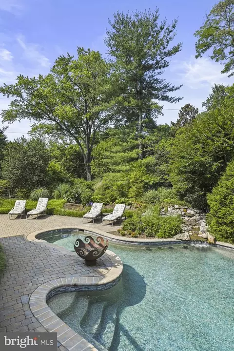 Exterior - 1016 Bellview Rd, Mclean, VA 22102 photo 19 of 43