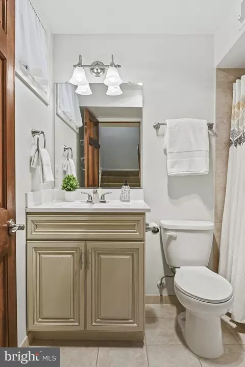 Bath - 1016 Bellview Rd, Mclean, VA 22102 photo 10 of 10