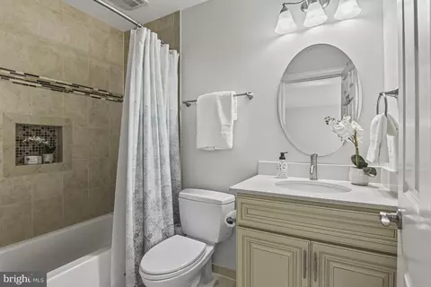 Bath - 1016 Bellview Rd, Mclean, VA 22102 photo 6 of 10