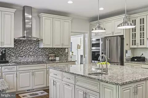 Kitchen - 1016 Bellview Rd, Mclean, VA 22102 photo 5 of 6