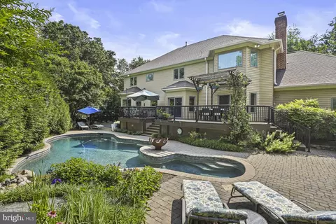 Exterior - 1016 Bellview Rd, Mclean, VA 22102 photo 10 of 43