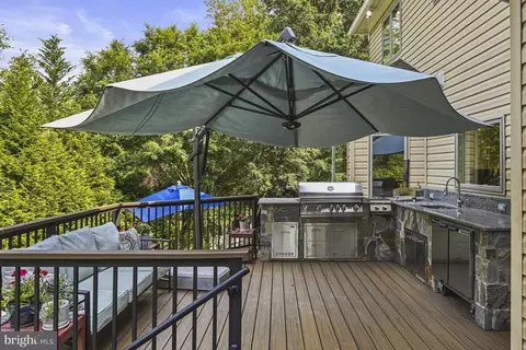 Exterior - 1016 Bellview Rd, Mclean, VA 22102 photo 2 of 43
