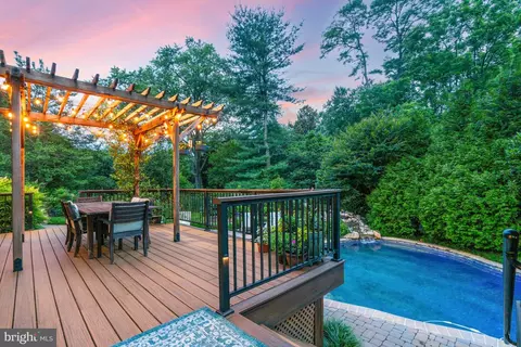 Exterior - 1016 Bellview Rd, Mclean, VA 22102 photo 14 of 43