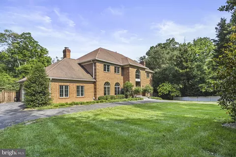 Exterior - 1016 Bellview Rd, Mclean, VA 22102 photo 9 of 43