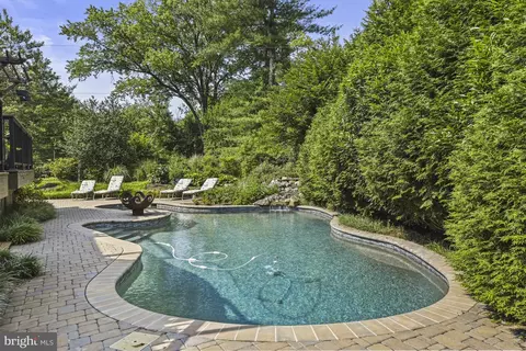 Exterior - 1016 Bellview Rd, Mclean, VA 22102 photo 26 of 43