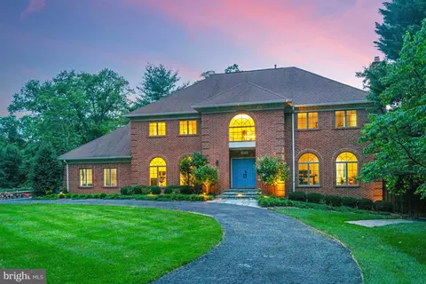 Exterior - 1016 Bellview Rd, Mclean, VA 22102 photo 1 of 43