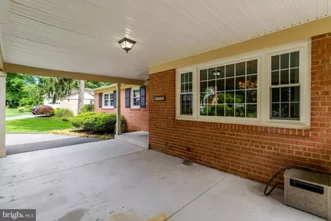 Exterior - 8706 Fox Ridge Rd, Springfield, VA 22152 photo 15 of 16