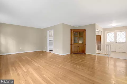 Living - 8706 Fox Ridge Rd, Springfield, VA 22152 photo 5 of 10