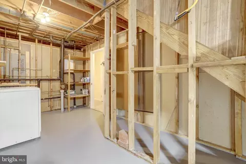 Entry Way - 8706 Fox Ridge Rd, Springfield, VA 22152 photo 4 of 4