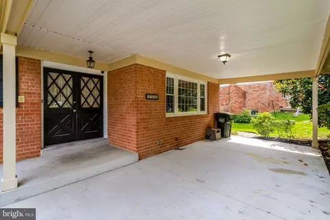 Exterior - 8706 Fox Ridge Rd, Springfield, VA 22152 photo 3 of 16