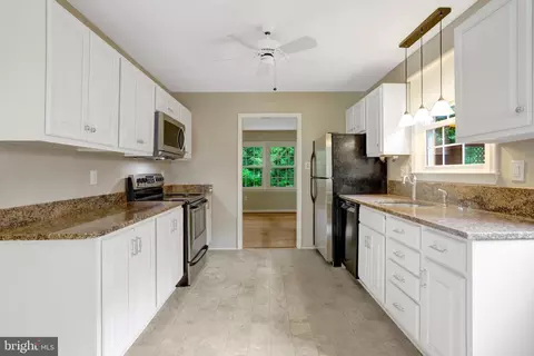 Kitchen - 8706 Fox Ridge Rd, Springfield, VA 22152 photo 3 of 4