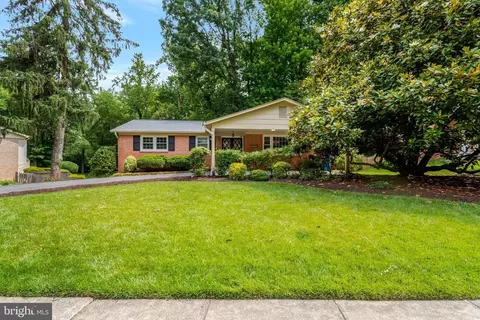 Exterior - 8706 Fox Ridge Rd, Springfield, VA 22152 photo 2 of 16