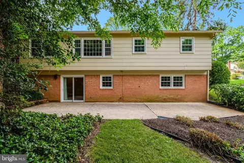 Exterior - 8706 Fox Ridge Rd, Springfield, VA 22152 photo 13 of 16
