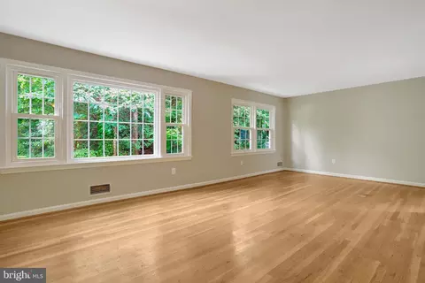 Living - 8706 Fox Ridge Rd, Springfield, VA 22152 photo 3 of 10