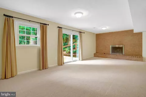 Living - 8706 Fox Ridge Rd, Springfield, VA 22152 photo 9 of 10