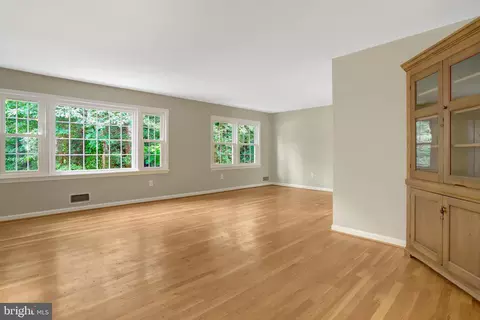 Living - 8706 Fox Ridge Rd, Springfield, VA 22152 photo 7 of 10