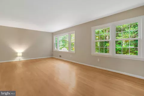 Living - 8706 Fox Ridge Rd, Springfield, VA 22152 photo 2 of 10