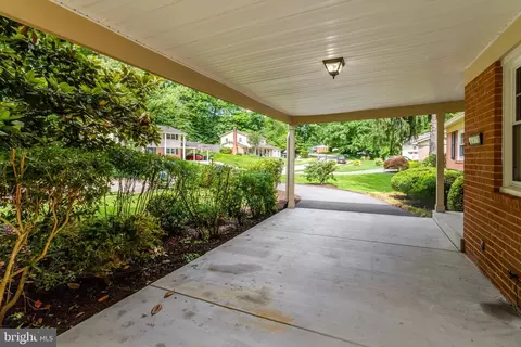 Exterior - 8706 Fox Ridge Rd, Springfield, VA 22152 photo 14 of 16